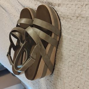 Wedge sandals